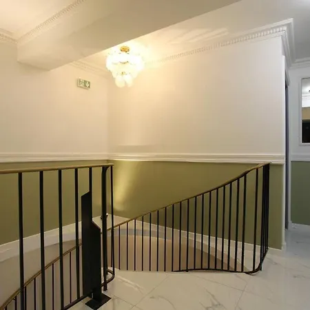 Triplex 250m² 6ch - Clim - Tres Spacieux - Lejlighed