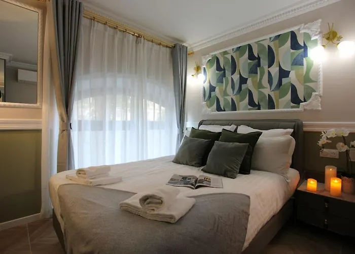 Triplex 250m² 6ch - Clim - Tres Spacieux - Paris