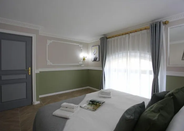 Triplex 250m² 6ch - Clim - Tres Spacieux - Lejlighed *