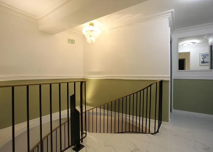 Triplex 250m² 6ch - Clim - Tres Spacieux - Lejlighed